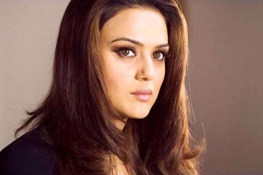 প্রীতির বক্তব্য, ইন্ডাস্ট্রিতে অনেক অভিনেত্রী নামকরা তারকাদের পিছনে ছুটে বেড়ান। ওই অভিনেত্রীদের ধারণা, এ ভাবেই মনে হয় কাজ পাওয়া যায়। প্রীতি বলেন, ‘‘খ্যাতনামী তারকাদের যে অভিনেত্রীরা কেরিয়ারে উপরের দিকে ওঠার জন্য সিঁড়ি হিসাবে ব্যবহার করেন, তাঁদের আমি ঘৃণা করি।’’