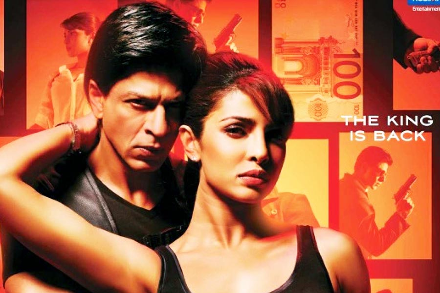 বলিপাড়ার অধিকাংশের দাবি, প্রিয়ঙ্কার সঙ্গে পরকীয়া সম্পর্কে ছিলেন শাহরুখ। সেই সূত্রে প্রিয়ঙ্কাকে বলিউডে কাজও পাইয়ে দিয়েছেন তিনি। শাহরুখ-প্রিয়ঙ্কার সম্পর্ক নিয়ে বেশি মাতামাতি শুরু হলে তাঁর আঁচ পড়ে শাহরুখের বিবাহিত জীবনেও।