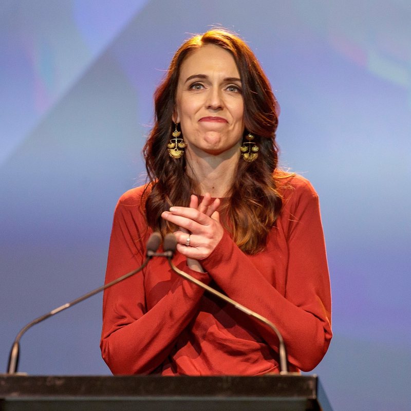 ২০১৮ সালে কন্যা সন্তানের জন্ম দেওয়ার পর জাসিন্ডার বিয়ের তারিখ নিয়ে জল্পনার শেষ ছিল না। ২০১৩ সালে নিজের সঙ্গী চয়ন করে ফেলেছিলেন হবু প্রধানমন্ত্রী। 