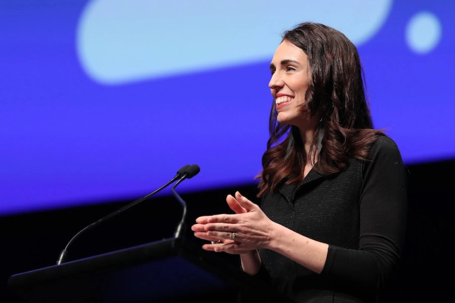 কিন্তু বৃহস্পতিবার প্রধানমন্ত্রীর নিজের মুখে ইস্তফা দেওয়ার ঘটনা নিয়ে চর্চা শুরু হয়েছে। তবে কি জাসিন্ডা প্রধানমন্ত্রীর পদ থেকে সরে গিয়ে নিজের ব্যক্তিগত জীবনের দিকে নজর রাখবেন? এর উত্তর জানেন তিনিই।