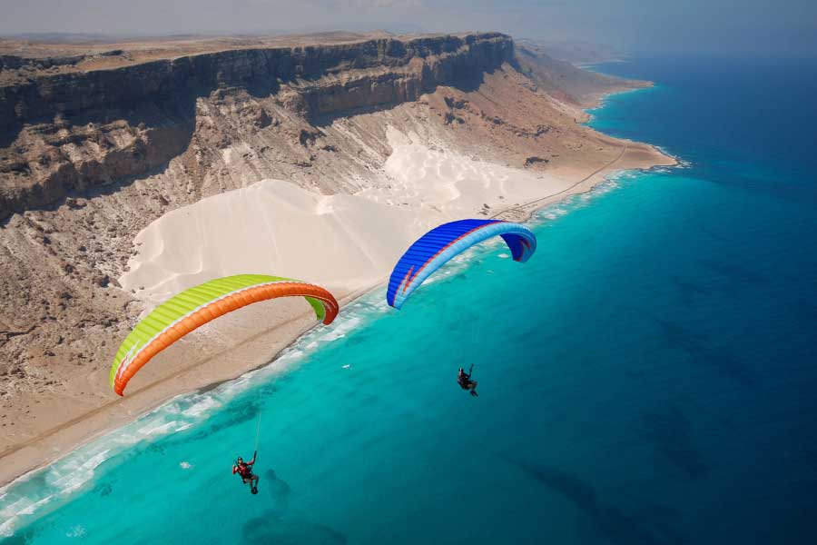 সোকোত্রার বিচ্ছিন্নতার রহস্য অবশ্য সমাধান করেছেন বিজ্ঞানীরা। তাঁরা জানিয়েছেন, আজ থেকে প্রায় আড়াই কোটি বছর আগে, পৃথিবীর স্থলভাগ যখন মহাদেশে বিচ্ছিন্ন হয়ে যায়নি, তখন থেকে সোকোত্রার বিচ্ছিন্নতার সূচনা। 