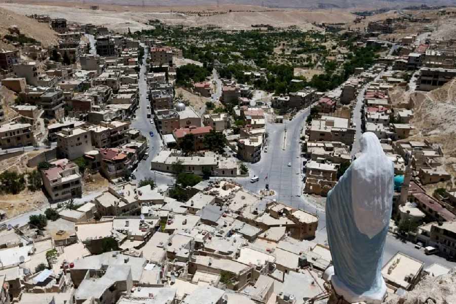 শিশুটির কথা শুনে তাকে সেই গ্রামে নিয়ে গিয়েছিলেন বাবা-মা। সে ঠিক কথা বলছে কি না, খতিয়ে দেখতে চাইছিলেন তাঁরা। সেই গ্রামে পৌঁছতেই হতবাক হয়ে গিয়েছিলেন তাঁরা। দেখেন, তিন বছরের খুদে যেন পুরো গ্রামটাই চেনে।