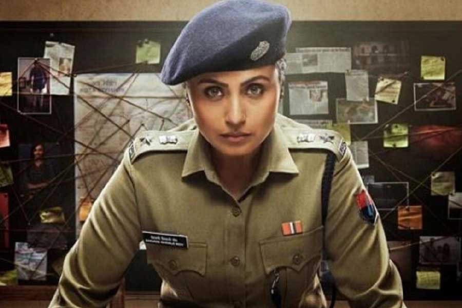 বলিউড-হলিউড-টলিউড মিলে এ রকম বহু ছবি রয়েছে যেখানে নির্ভীক মহিলা পুলিশের চরিত্র ঘিরে পুরো সিনেমার গল্প ঘুরেছে। দেখানো হয়েছে, সাহসিকতার নিরিখে পুরুষ পুলিশকর্মীদের থেকে কোনও অংশে কম যান না মহিলা পুলিশ আধিকারিকরা।