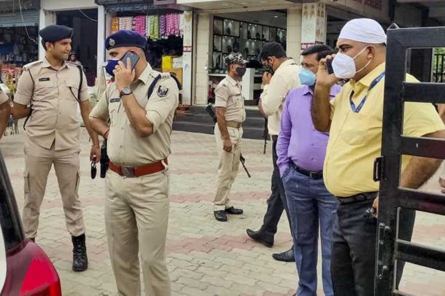 বিহারের হাজিপুরের একটি গ্রামীণ ব্যাঙ্কে ঘটনাটি ঘটে। সংবাদমাধ্যমে যে ঘটনার খবর প্রকাশিত হতেই চাঞ্চল্য ছড়িয়ে পড়ে। ওই দুঃসাহসিক ঘটনার ভিডিয়ো ভাইরাল হয়।