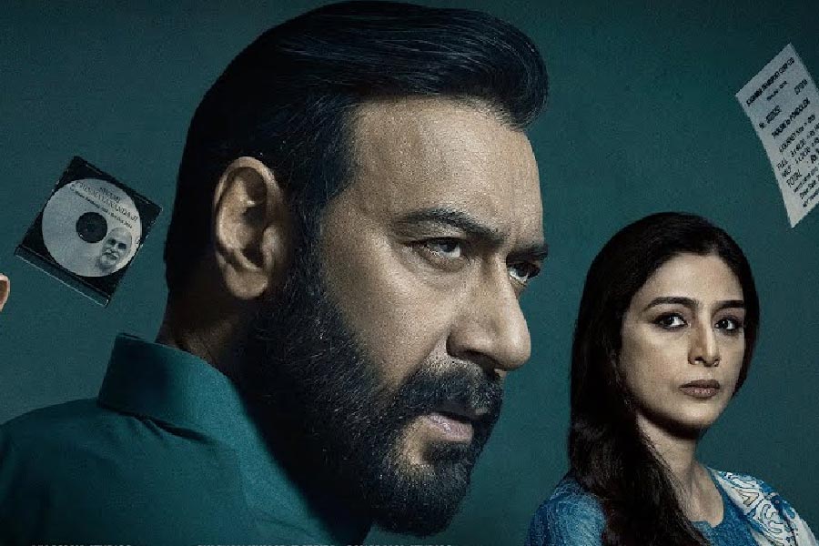 পরিকল্পিত অপরাধ নিয়ে তৈরি বলিউডের ছবি ‘দৃশ্যম’-এর কথা মনে পড়ে যেতে পারে। এই সরকারি কর্মচারীও খানিকটা একই অধ্যাবসায়ে সাজিয়েছিলেন গোটা ঘটনা। 