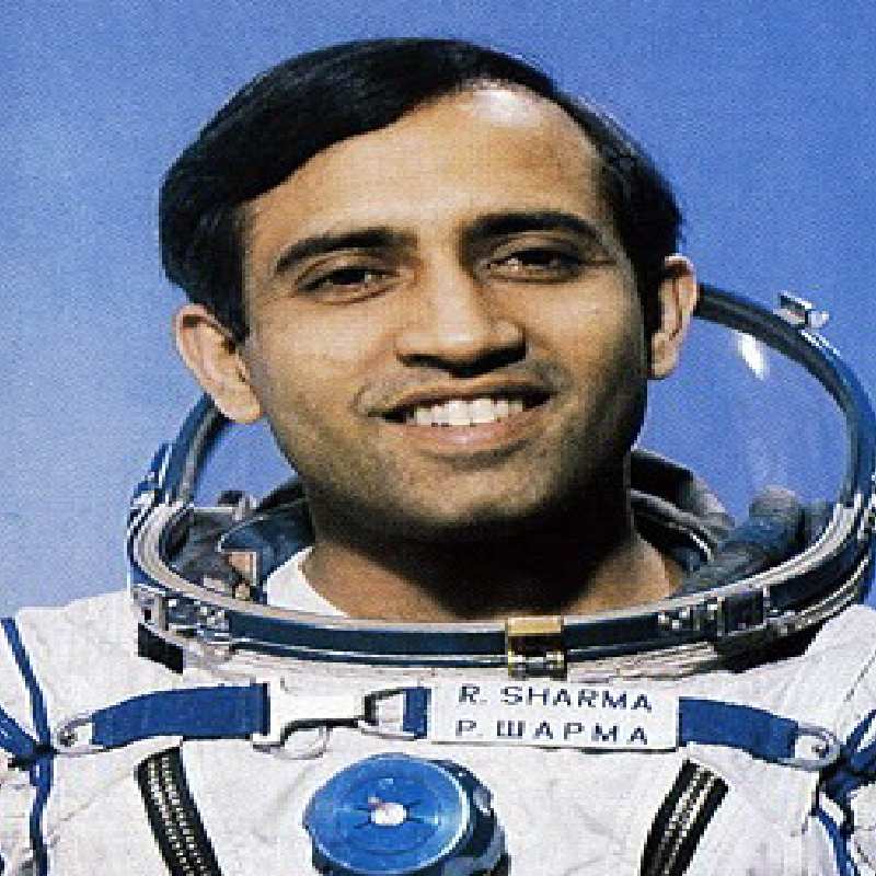 ১৯৮৪ সালে সোয়ুজ় টি-১১ নামের সোভিয়েত মহাকাশযানে চড়ে মহাকাশের উদ্দেশে রওনা দিয়েছিলেন রাকেশরা। তাঁর সঙ্গে ছিলেন আরও দু’জন সোভিয়েত নাগরিক।