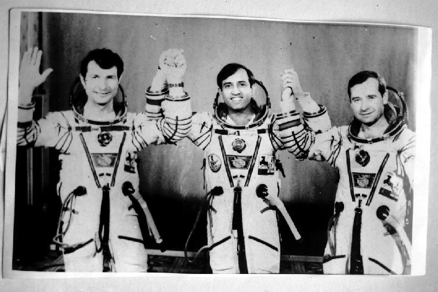 রাকেশরা পৃথিবীতে ফিরে আসার পর মস্কোয় একটি সাংবাদিক সম্মেলনের আয়োজন করা হয়েছিল। তিন মহাকাশচারীর সঙ্গে সেই সম্মেলনে উপস্থিত ছিলেন ভারতের প্রধানমন্ত্রীও।