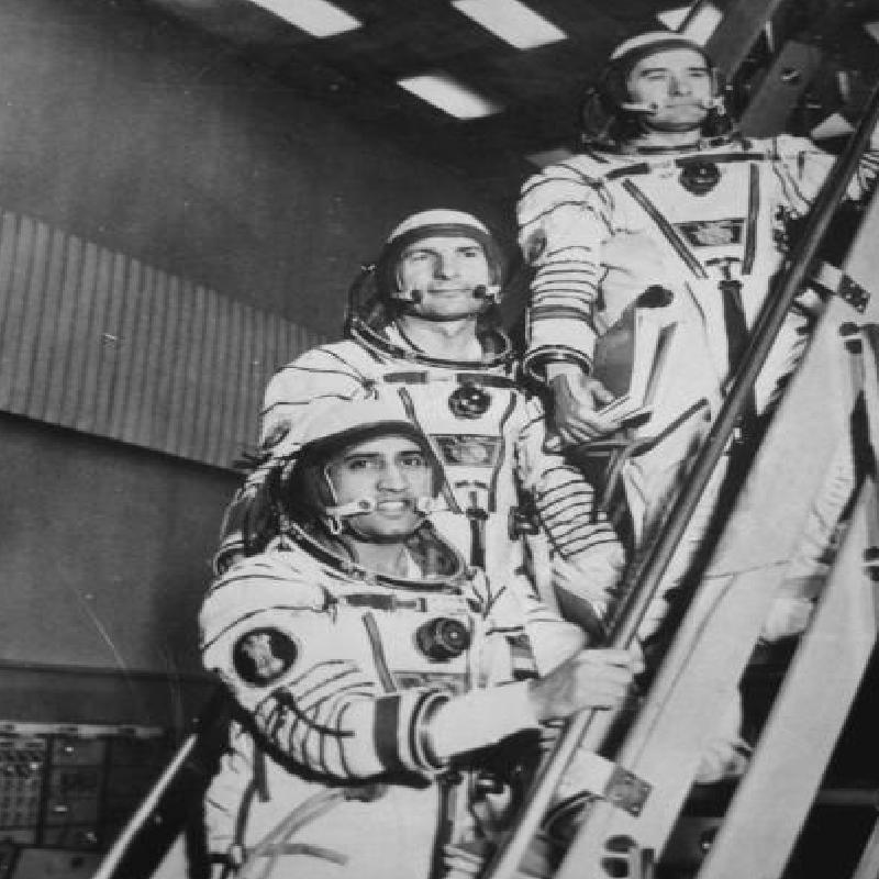 ১৯৮৪ সালে মহাকাশে যাওয়ার পর ভারতীয় বায়ুসেনা থেকে ১৯৮৭ সালে অবসর গ্রহণ করেন রাকেশ। এর পর হিন্দুস্থান অ্যারোনটিক্স লিমিটেড নামের একটি মহাকাশ গবেষণা সংস্থায় যোগ দেন প্রধান পাইলট হিসাবে। ২০০১ সাল পর্যন্ত সেখানে কাজ করেন তিনি। 