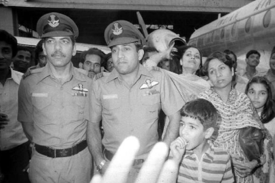 ১৯৭১ সালের বাংলাদেশ যুদ্ধে রাকেশের ভূমিকা ছিল গুরুত্বপূর্ণ। তিনি ২১টি কমব্যাট মিশনে মিগ-২১ বিমান চালিয়েছিলেন।