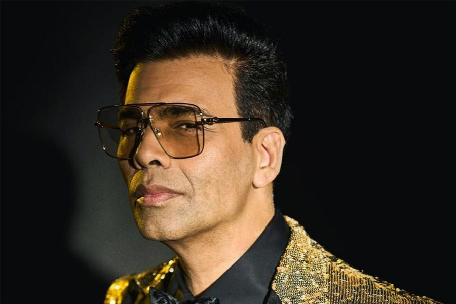 ‘ফিল্ম ডিরেকশন ফর ডামিজ়’ বইটি পরিচালনায় অপারগ কোনও ব্যক্তিকে ইমরান উপহার দেবেন বলে ধারণা ছিল কর্ণের। তিনি সত্যি সত্যিই ভেবে বসেন যে, ইমরানের চোখে তিনি খারাপ পরিচালক। 