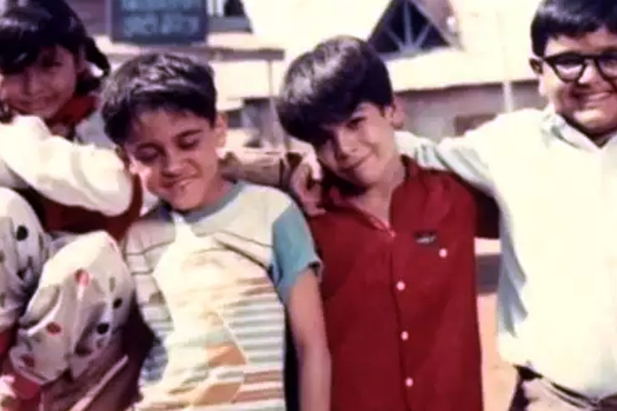 ইমরানের সঙ্গে বলিপাড়ার পরিচয় বহু দিনের। শিশু অভিনেতা হিসাবে কেরিয়ার শুরু করেছিলেন ইমরান। ‘কয়ামত সে কয়ামত তক’, ‘জো জিতা ওহি সিকন্দর’ ছবিতে কাজ করেছিলেন তিনি।