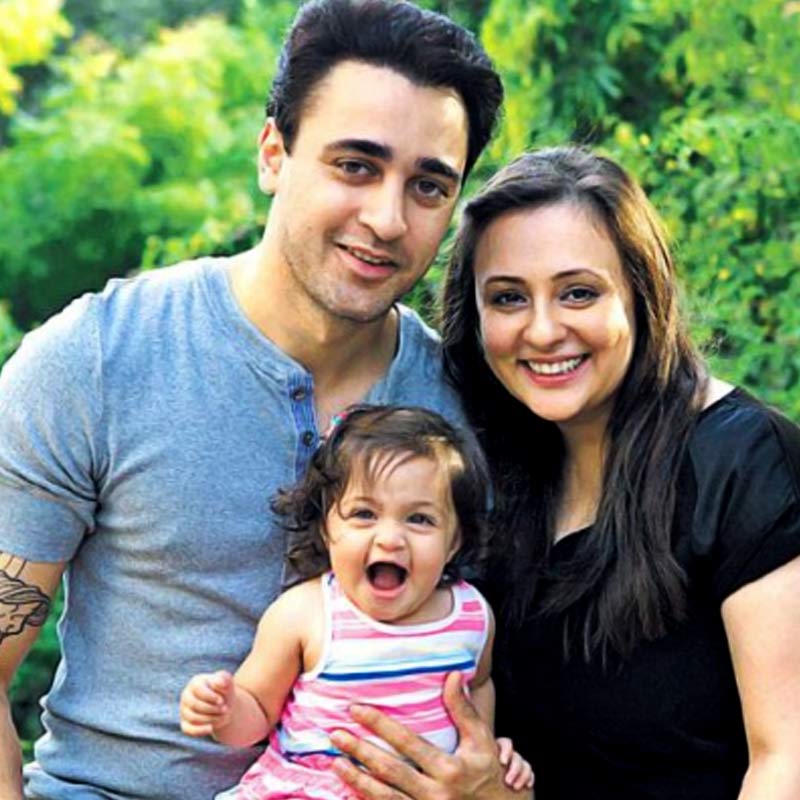 ২০১১ সালে দীর্ঘকালীন প্রেমিকা অবন্তিকা মল্লিকের সঙ্গে গাঁটছড়া বাঁধেন ইমরান। বিয়ের তিন বছর পর ইমরান এবং অবন্তিকার কোলে কন্যাসন্তান আসে। 