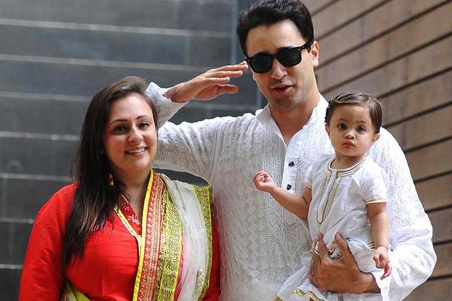 কিন্তু বেশি দিন স্থায়ী থাকেনি ইমরান এবং অবন্তিকার সম্পর্ক। বিয়ের আট বছর পর মেয়েকে নিয়ে আলাদা থাকতে শুরু করেন অবন্তিকা। শেষ পর্যন্ত দু’জনের সিদ্ধান্তে তাঁদের সম্পর্কে ইতি টানা হয়।