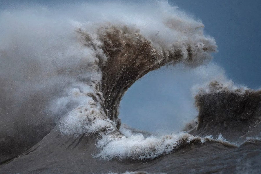 এই অসম্ভবকেই সম্ভব করে ফেলেছে পুতিনের দেশ। ইউক্রেনের সঙ্গে যুদ্ধের মধ্যেই এমন একটি ‘ব্রহ্মাস্ত্র’ বানিয়ে ফেলেছে মস্কো, যা কিনা সুনামির মতো জলোচ্ছ্বাস তৈরি করতে পারে। 