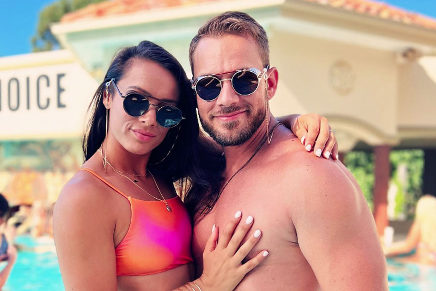 আলাপের ৬ সপ্তাহের মাথায় ক্যাটিকে বিয়ের প্রস্তাব দিয়েছিলেন রব। ‘হ্যাঁ’ বলতে একদমই দেরি করেননি ক্যাটি। প্রেম নিবেদনের ৪ সপ্তাহের মাথায় পালিয়ে বিয়ে করেন এই যুগল। 