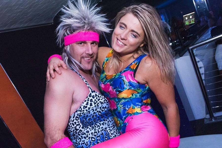 নীল ছবির জগতে দর্শকদের যৌনতার নানা রকম রসদ জোগাতো জোগাতে এ বার ব্যক্তিজীবনেও বহুগামী সম্পর্কে লিপ্ত হলেন রব। এতেই শেষ নয়, বিভিন্ন ‘সেক্স পার্টি’তেও রবের যাওয়া-আসা রয়েছে। 