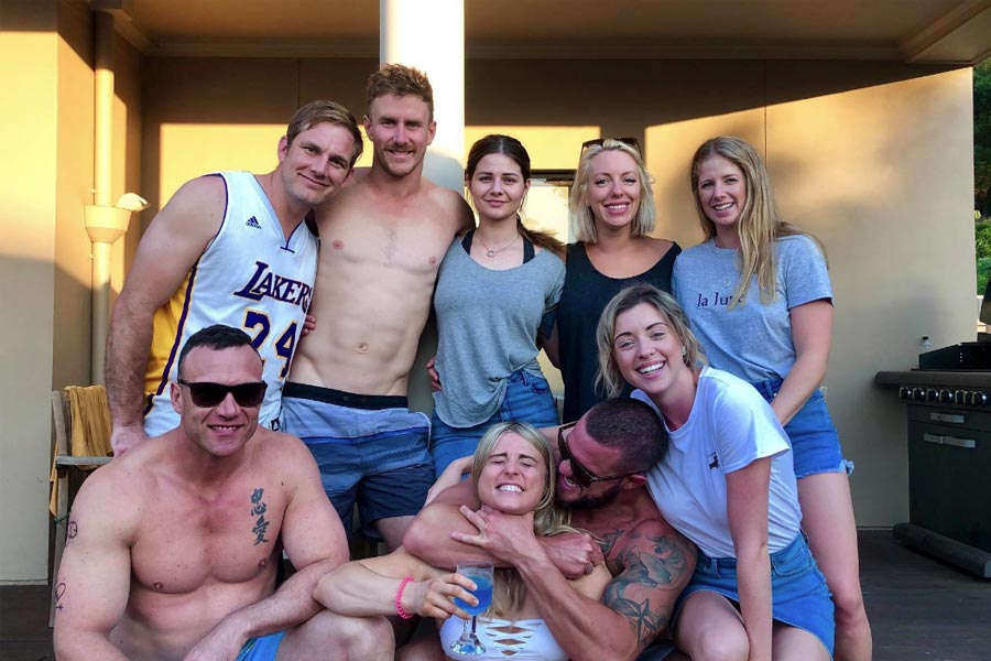 স্ত্রীকে নিয়ে এক বার এক ‘সেক্স পার্টি’তে গিয়েছিলেন রব। সেই পার্টি দেখে তাঁরা এতটাই মোহিত হয়েছিলেন যে, পরের বছর নিজেরাই এমন পার্টির আয়োজন করেন। কেমন হয় এই পার্টি? এ নিয়ে মুখ খুলেছেন রব।