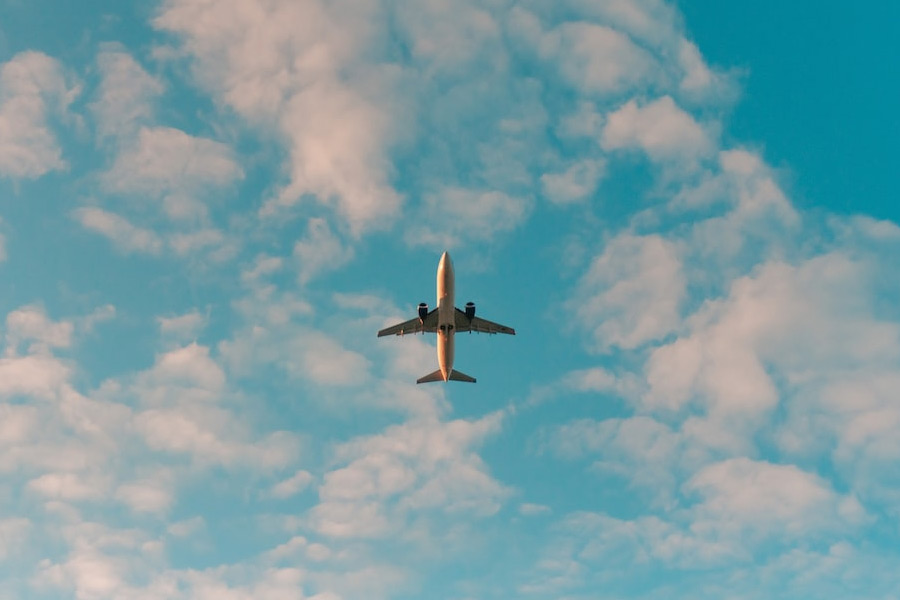 দিল্লিতে থাকতে থাকতেই আমেরিকায় স্নাতকোত্তর ডিগ্রি নিতে যাওয়ার জন্যে যাওয়ার জন্য বৃত্তি পান পুনীত। দু’জোড়া প্যান্ট এবং কয়েকশো ডলার নিয়ে আমেরিকা পাড়ি দেন রেঞ্জেন। সেখানে গিয়ে কঠোর পরিশ্রম শুরু করেন তিনি।