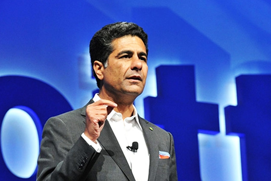 আমেরিকায় একটি নামী পত্রিকায় সেরা দশ ছাত্রের তালিকায় পুনীতের নাম ছাপা হয়। ১৯৮৯ সালে ‘দালোয়েত’ সংস্থার তরফে চাকরির ডাক পান তিনি। ৩৪ বছর পর, আজ পুনীত সেই সংস্থার প্রধান। যা সম্ভব হয়েছে তাঁর নিষ্ঠা, একাগ্রতা এবং পরিশ্রমের জন্য।