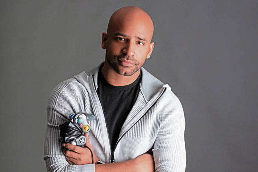 আমেরিকার পিটসবার্গে এক দম্পতি জোশকে দত্তক নিয়েছিলেন। ছোটবেলা থেকে খুব কষ্ট করেই বড় হন তিনি। মাত্র ১৬ বছর বয়সেই পড়াশোনার পাট চোকান জোশ এবং ২০ বছর বয়সে প্রথম বারের মতো তিনি বাবা হয়েছিলেন। সেই সময় জোশ এতই অর্থাভাবে ভুগছিলেন যে, তিনি এবং তাঁর স্ত্রী বাচ্চার খিদে মেটাতে চুরি পর্যন্ত করতে শুরু করেন।