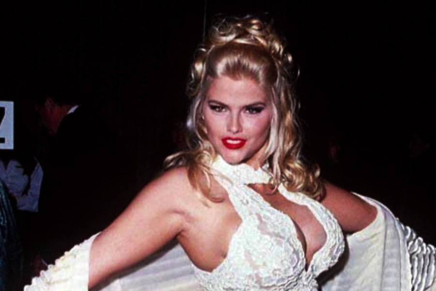 প্রথম সন্তানের মৃত্যুশোক নিয়ে আইনি লড়াইয়ের মাঝেই নিজের শর্তে বেঁচেছিলেন আনা। সঙ্গে মাদকাসক্তও হয়ে পড়ছিলেন। সেই আসক্তিই তাঁকে জীবনের কাছ থেকে কেড়ে নিয়েছিল। তবে স্বাধীনচেতা আনাকে যেন কিছুতেই  হারাতে পারেনি। শেষ মুহূর্ত পর্যন্ত নিজের ভাগ্য নিজেই গড়েছিলেন আনা। 