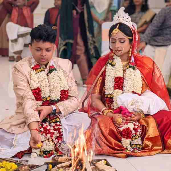 বিয়ের পিঁড়িতে রুশা।