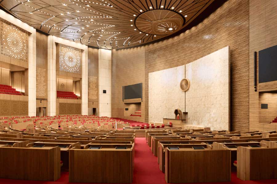 নতুন লোকসভা হলে মোট আসনের সংখ্যা থাকছে ৮৮৮টি। যৌথ অধিবেশন চলাকালীন ওই হলে ১,২৭২ জন সদস্য বসতে পারেন।