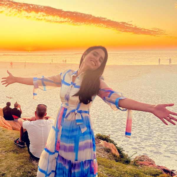 ৩৪ বছর বয়সি লাস্যময়ী এই পাক সঞ্চালিকা কর্মক্ষেত্রে একাধিক স্বীকৃতি পেয়েছেন। ২০১৯ সালে তিনি ‘স্পোর্টস টিভি হোস্ট অফ দ্য ইয়ার’ বা বছরের সেরা সঞ্চালিকার পুরস্কার পান।