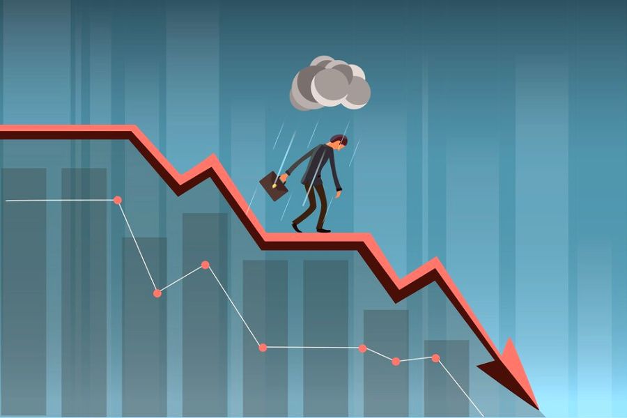 কী হবে বৃদ্ধির হার কমলে? আর বৃদ্ধির হার কমা মানেই আমাদের ব্যক্তি জীবনেও কিন্তু নানান অনিশ্চয়তার চাপ। বাজারে চাকরির সমস্যা, বেকারের সংখ্যা বৃদ্ধি, সুদের হার নিয়ে অনিশ্চয়তা, বিশ্ব রাজনীতিতে সমস্যা বাড়া আর আরও অনেক কিছু যা আমরা খুব কঠিন ভাবে ইতিমধ্যেই প্রত্যক্ষ করেছি আর চাইছি আর যেন তা দেখতে না হয়। 