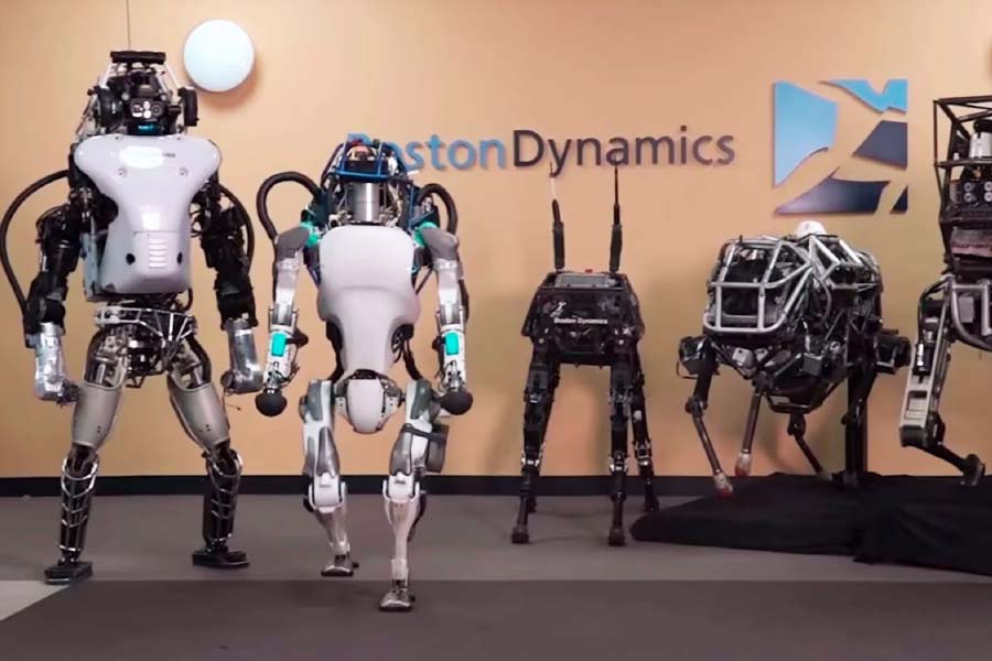 একটি সফটওয়্যারের মাধ্যমে কাজ করবে রোবটটি। রোবটের মাথায় বসানো রয়েছে ক্যামেরা। সেই ক্যামেরাই তথ্য সরবরাহ করবে সফটওয়্যারকে। 