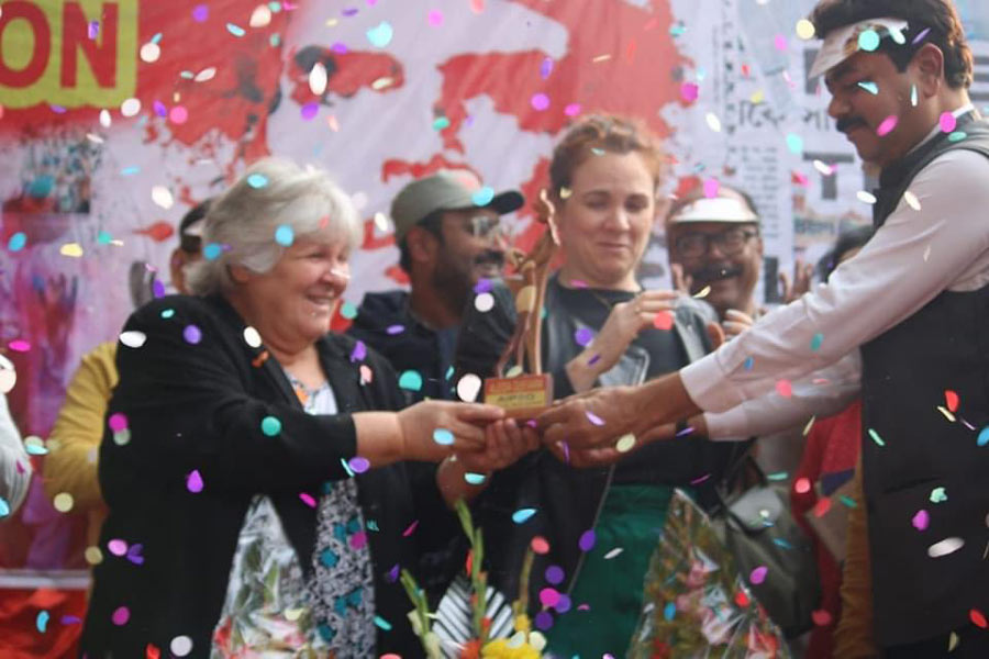 বরানগরে চে-কন্যা আলেইদা গেভারার সংবর্ধনা