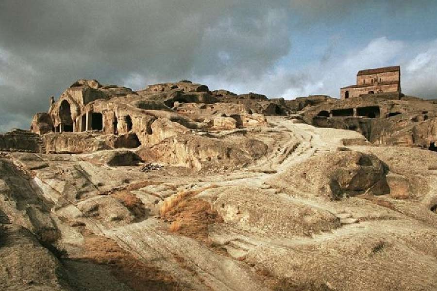 কাফলিন আমেরিকার ইলিনয়ের ওক ফরেস্টের বাসিন্দা। সেখান থেকে দুই বন্ধুর সঙ্গে গিয়েছিলেন কেন্টাকির কেভ সিটিতে। ওই শহরে মাইলের পর মাইল জালের মতো ছড়িয়ে রয়েছে গুহা। সেই গুহা অভিযানই ছিল কাফলিনের উদ্দেশ্য।