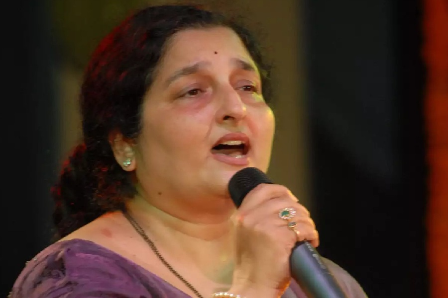 হিন্দি ছাড়াও মরাঠি, তামিল, ওড়িয়া, নেপালি, বাংলা এবং কন্নড় ছবিতে গান গেয়েছেন অনুরাধা। তাঁর কণ্ঠে মজে থাকতেন সঙ্গীত অনুরাগীরা। আশির দশকে এক সময় লতা মঙ্গেশকর এবং আশা ভোঁসলেদের চেয়েও অনুরাধাকে এগিয়ে রাখতেন কেউ কেউ।