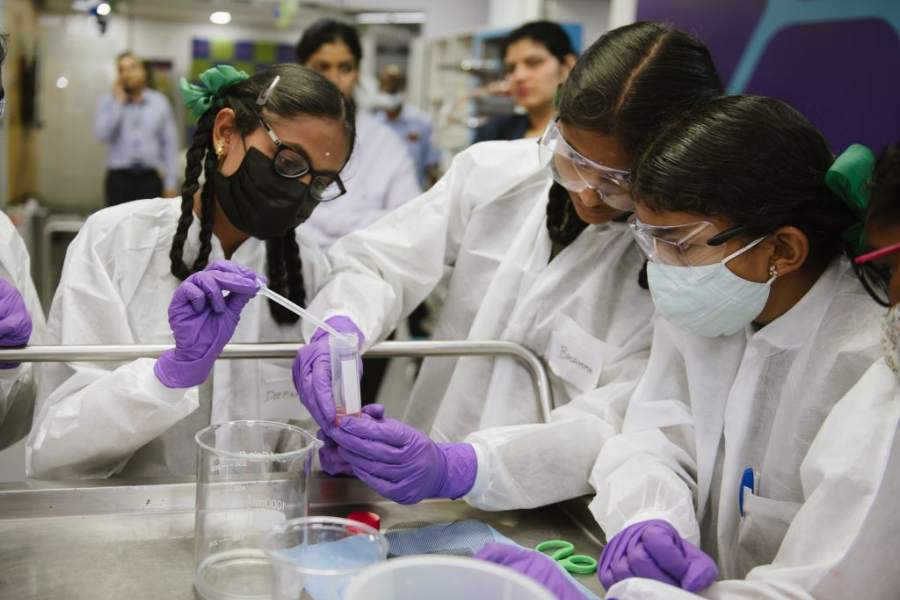 এ ছাড়াও, ইন্ডাস্ট্রিয়াল ফিস অ্যান্ড ফিসারিজ নিয়ে বিএসসি করা যায়। কলকাতা বিশ্ববিদ্যালয়ের অধীনস্থ আশুতোষ কলেজ এবং ওয়েস্ট বেঙ্গল স্টেট ইউনিভার্সিটির অধীনে আচার্য প্রফুল্লচন্দ্র কলেজ এবং ব্রহ্মানন্দ কেশবচন্দ্র কলেজ-সহ আরও অনেক প্রতিষ্ঠানেই পড়ার সুযোগ থাকে এই বিষয়ে।