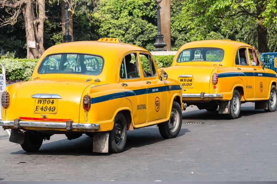 এই শহরের তরুণ প্রজন্ম এখন ট্যাক্সির দিকে ফিরেও তাকাতে পছন্দ করে না।