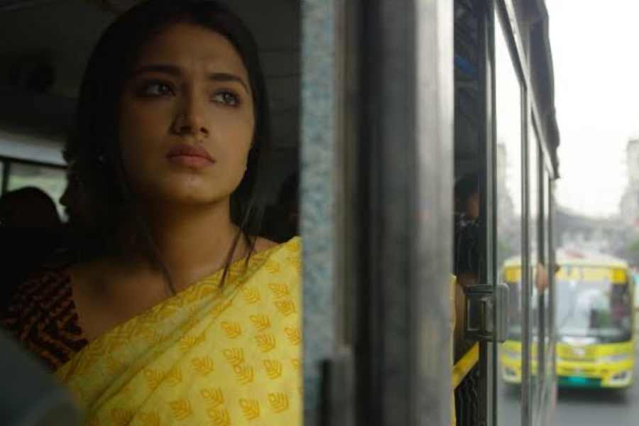 ‘লেডিজ় অ্যান্ড জেন্টলমেন’ ওয়েব সিরিজ়ের একটি দৃশ্যে তাসনিয়া।