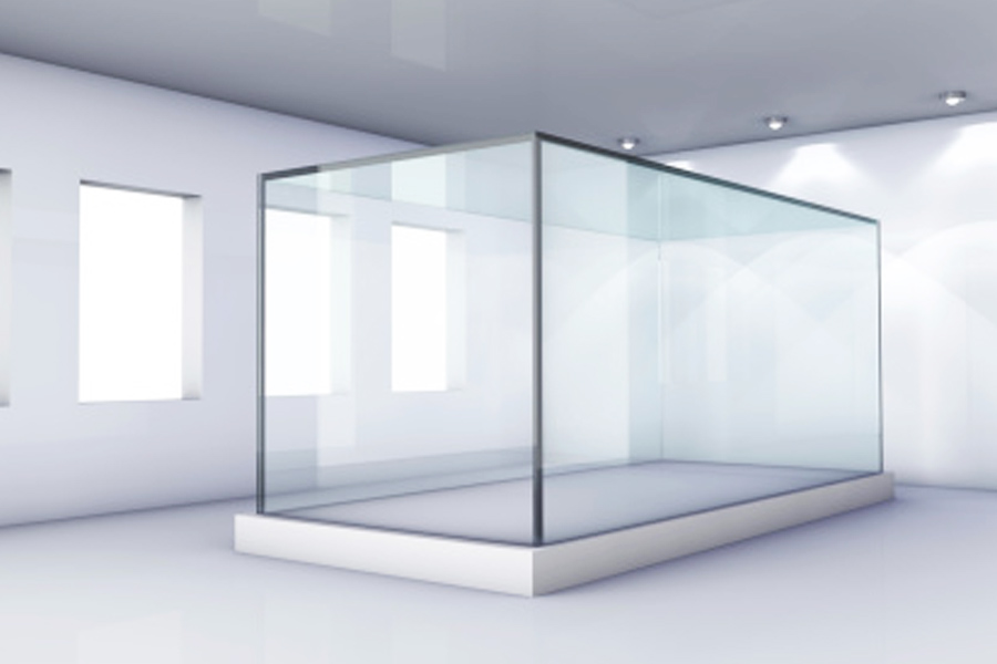 একের পর এক খুন করেছিলেন। সে জন্য যাবজ্জীবন হয়েছিল তাঁর। হাজতেও অপরাধ থেকে দূরে থাকতে পারেননি রবার্ট মড্‌সলে। ব্রিটেনের সব থেকে বিপজ্জনক বন্দির তকমা পেয়েছিলেন রবার্ট। বন্দিজীবনের বড় অংশ কেটেছে একটা কাচের ঘরে, একা। তাতেও নজির গড়েছিলেন তিনি। এর আগে কোনও বন্দি এত বছর জেলে একা কাটাননি।