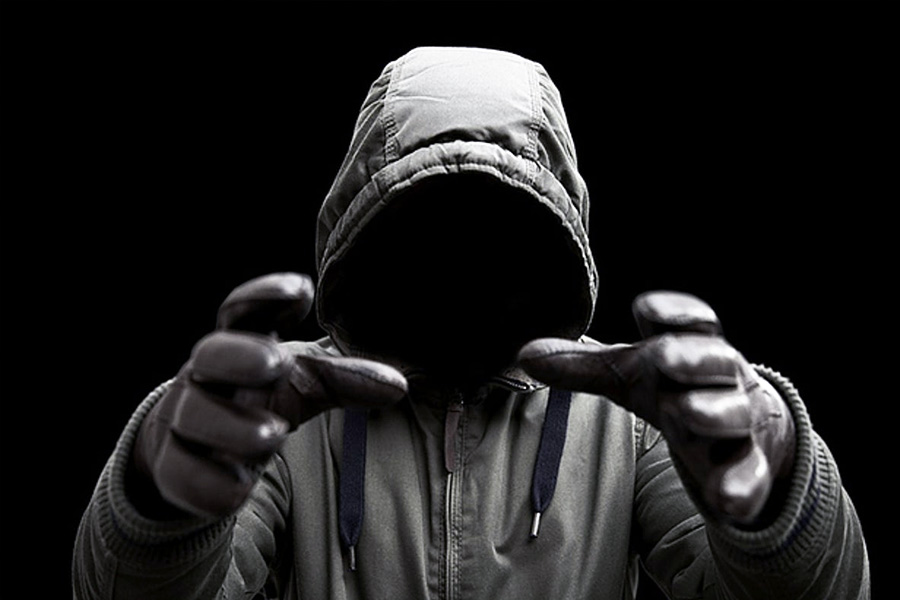 এই নিয়ে বার বার সরব হয়েছে রবার্টের পরিবার। তাঁর ভাইপো গেভিন মড্‌সলে বলেন, ‘‘ধর্ষকদের সঙ্গে একই কুঠুরিতে রাখা হয়েছিল রবার্টকে। তিনি নিজেই বলেছিলেন আমাদের। এ-ও বলেছিলেন, দরকারে আরও ধর্ষককে মারবেন তিনি।’’