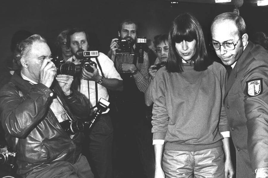 শিশুকন্যাকে ‘খুনের’ প্রতিশোধের এই কাহিনি ফলাও করে ছেপেছিল তৎকালীন পশ্চিম জার্মানির সংবাদমাধ্যম। অনেকের দাবি, মামলার খরচ তুলতে ‘স্টার্ন’ নামে একটি সাপ্তাহিক পত্রিকায় নিজের সম্পর্কে নানা কথা ছাপার স্বত্ব বিক্রি করেছিলেন মারিয়ান। সে জন্য ১৫৮,০০ ডলার (বর্তমান ভারতীয় মুদ্রায় প্রায় ১ কোটি ২৮ লক্ষ টাকা)।