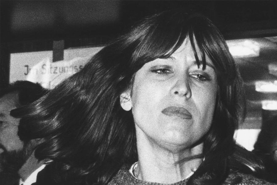 বিভিন্ন পত্রপত্রিকায় মারিয়ানের কথা গ্রোগাসে গিলতেন পাঠকেরা। অ্যালেনবাখ ইনস্টিটিউটের তরফে তাঁকে নিয়ে সমীক্ষাও চালানো হয়েছিল। শিশুকন্যার খুনের বদলা নিতে মারিয়ান ঠিক কাজই করেছেন বলে মত দিয়েছিলেন ২৮ শতাংশ জার্মান। ২৭ শতাংশ জানিয়েছিলেন, এই খুনের জন্য এত বছরের সাজা দেওয়াটা বাড়াবাড়ি। অন্য দিকে, ২৫ শতাংশের মতে, অতি অল্পেই পার পেয়ে গিয়েছেন মারিয়ান।