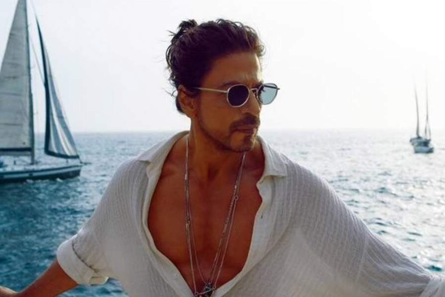 আগামী বুধবার, ২৫ জানুয়ারি ‘পাঠান’ মুক্তি পাচ্ছে বড় পর্দায়। তার আগে হু হু করে বিক্রি হচ্ছে প্রথম দিনের টিকিট। পরিসংখ্যান বলছে, এখনও পর্যন্ত প্রথম দিনে ‘পাঠান’ দেখার জন্য ২ লক্ষ টিকিট বিক্রি হয়ে গিয়েছে। সংবাদ সংস্থা পিটিআই সূত্রে খবর, প্রায় ৩৫ কোটি টাকার টিকিট বিক্রি হয়েছে ইতিমধ্যেই।