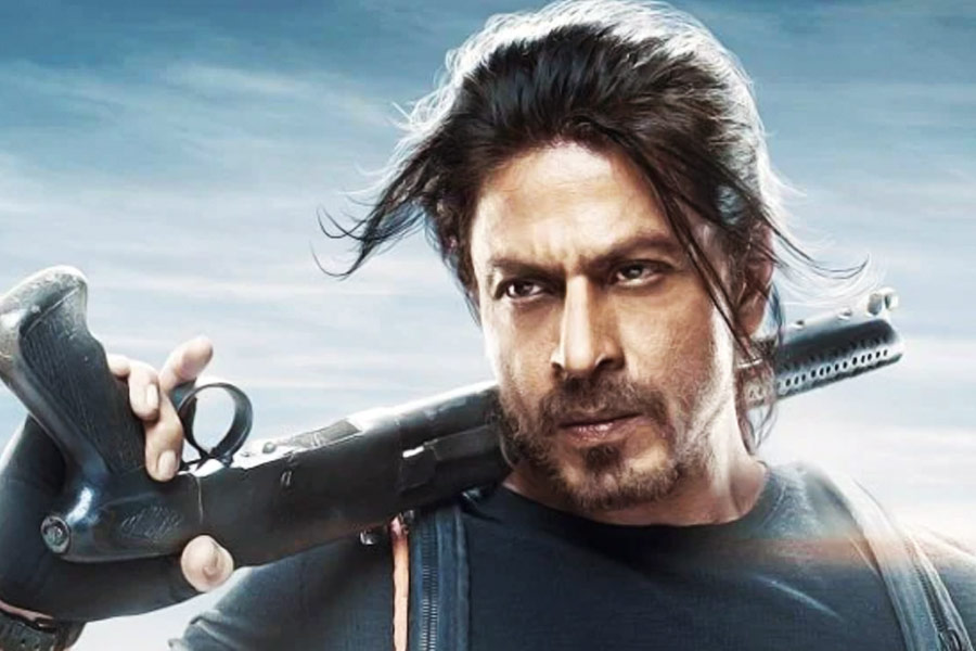 প্রথম দিনের লক্ষ্মীলাভে ‘পাঠান’ নজির গড়তে চলেছে বলে মনে করা হচ্ছে। টিকিট বিক্রির ধুম দেখে তেমনটাই আন্দাজ করছেন অনেকে। তবে শাহরুখের ছবিতে প্রথম দিনের নজির নতুন নয়।