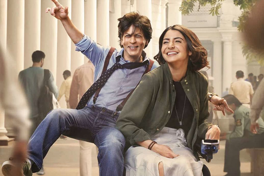 প্রথম দিনে ১৯ কোটি ৩৫ লক্ষ টাকার ব্যবসা করেছিল শাহরুখ, অনুষ্কা শর্মা, ক্যাটরিনা কইফ অভিনীত ‘জ়িরো’। এই ছবির মোট ব্যবসায়িক রোজগার ১৮৬ কোটি টাকা।