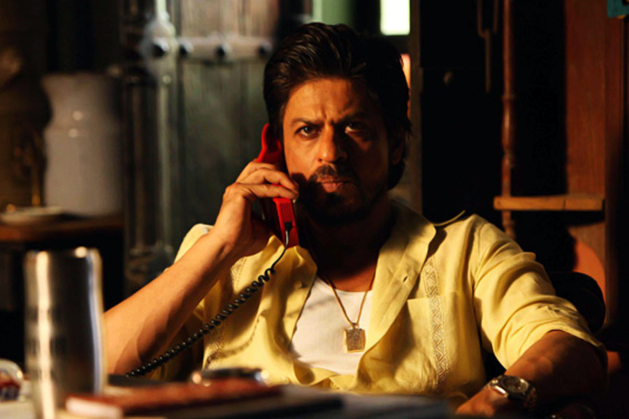 ‘রইস’ ছবিতে কিং খানের একার উপরেই বাজি লড়েছিলেন নির্মাতারা। ছবিটি প্রথম দিনে ২০ কোটি ৪২ লক্ষ টাকার ব্যবসা করে। কিন্তু ‘রইস’-এর রোজগারের দৌড় থেমে যায় মাত্র ১২৮ কোটিতেই।