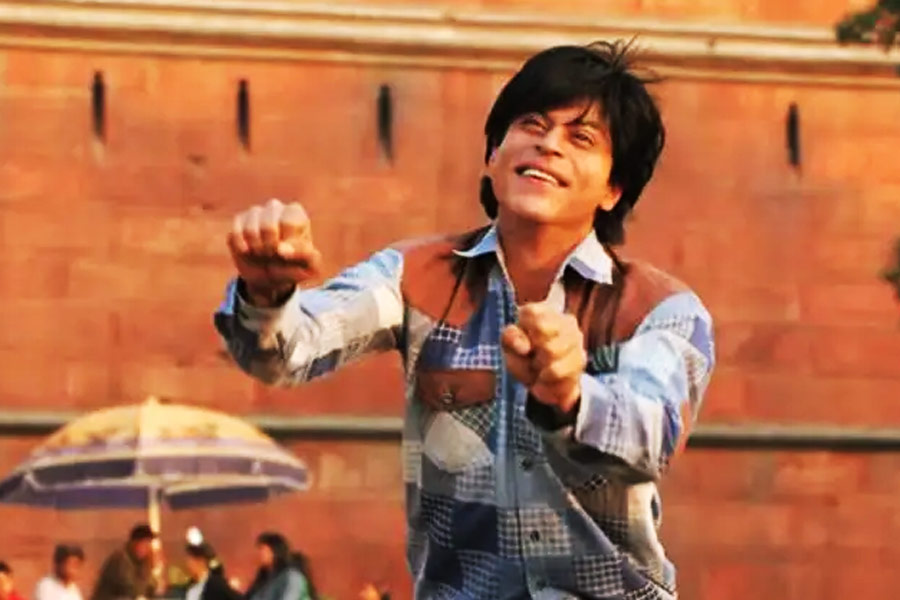 ‘ফ্যান’ ছবি মুক্তির প্রথম দিনে ১৯ কোটি ২০ লক্ষ টাকার ব্যবসা করে। পরে ১৮৮ কোটিতে গিয়ে থামে ‘ফ্যান’-এর সাফল্যের দৌড়।