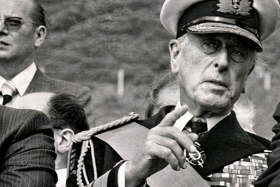 আয়ারল্যান্ডের ক্লিফিয়া গ্রামের ক্লাসিবঙ্ক ক্যাসেলে সপরিবার ছুটি কাটাতে গিয়েছিলেন মাউন্টব্যাটেন। মাছ ধরার নেশা ছিল তাঁর। সেখানে গেলেই একটি ছোট বোটে করে ঘণ্টার পর ঘণ্টা মাছ ধরতেন তিনি। সে বারও ছুটি কাটাতে এসে মাছ ধরতে গিয়েছিলেন।