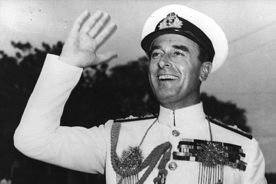 ওই সময় ব্রিটিশ রয়্যাল সেনাবাহিনীর নিরাপত্তা আধিকারিকরা কাছের রাস্তায় নিজেদের মধ্যে কথাবার্তা বলছিলেন। তাঁরা সেখান থেকেই মাউন্টব্যাটেনের গতিবিধির উপর নজর রাখছিলেন। বিস্ফোরণে তাঁরাও হকচকিয়ে যান।