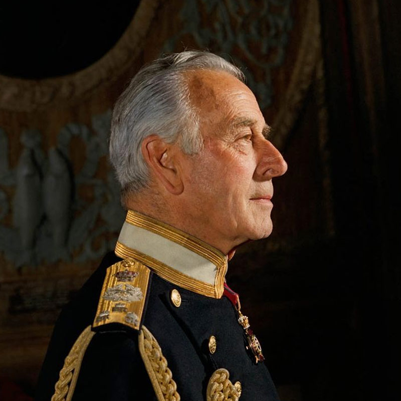 শুনতে আশ্চর্য লাগলেও এ কথা সত্যি যে, লর্ড মাউন্টব্যাটেনের শেষকৃত্য সম্পন্ন হয় রাজপরিবারের সদস্যদের মতোই। টিভিতে সেই অন্ত্যেষ্টির সরাসরি সম্প্রচারিত হয়েছিল। তখন সদ্য রঙিন টিভির চল শুরু হয়েছিল। সেই প্রথম বার রঙিন টিভিতে কোনও ব্যক্তির শেষকৃত্য সম্প্রচারিত হয়েছিল।