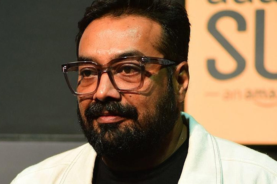 অনুরাগ সাক্ষাৎকারে জানিয়ে‌ছেন যে, গতে ধরা বাণিজ্যিক ছবিতে অভিনয় করতে চাইতেন না অভয়। যে ছবিতে শিল্পভাবনা ফুটে ওঠে, সে রকম ছবিতে অভিনয় করার ঝোঁক বেশি অভয়ের। কিন্তু যেমন করেই হোক, তাঁর জন্য ভাল সুযোগ-সুবিধা রাখতে হত বলে দাবি করেন অনুরাগ।