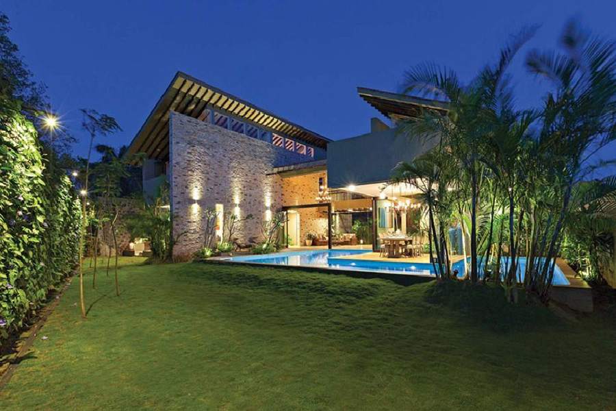 সুনীলের খান্ডালার খামারবাড়িতে রাহুল-আথিয়ার বিয়ের আসর বসবে। তার আগে সাজ সাজ রব বলিপাড়ায়। ইতিমধ্যে শুরু হয়ে গিয়েছে সঙ্গীত, মেহেন্দির মতো বিয়ের আনুষঙ্গিক অনুষ্ঠান।